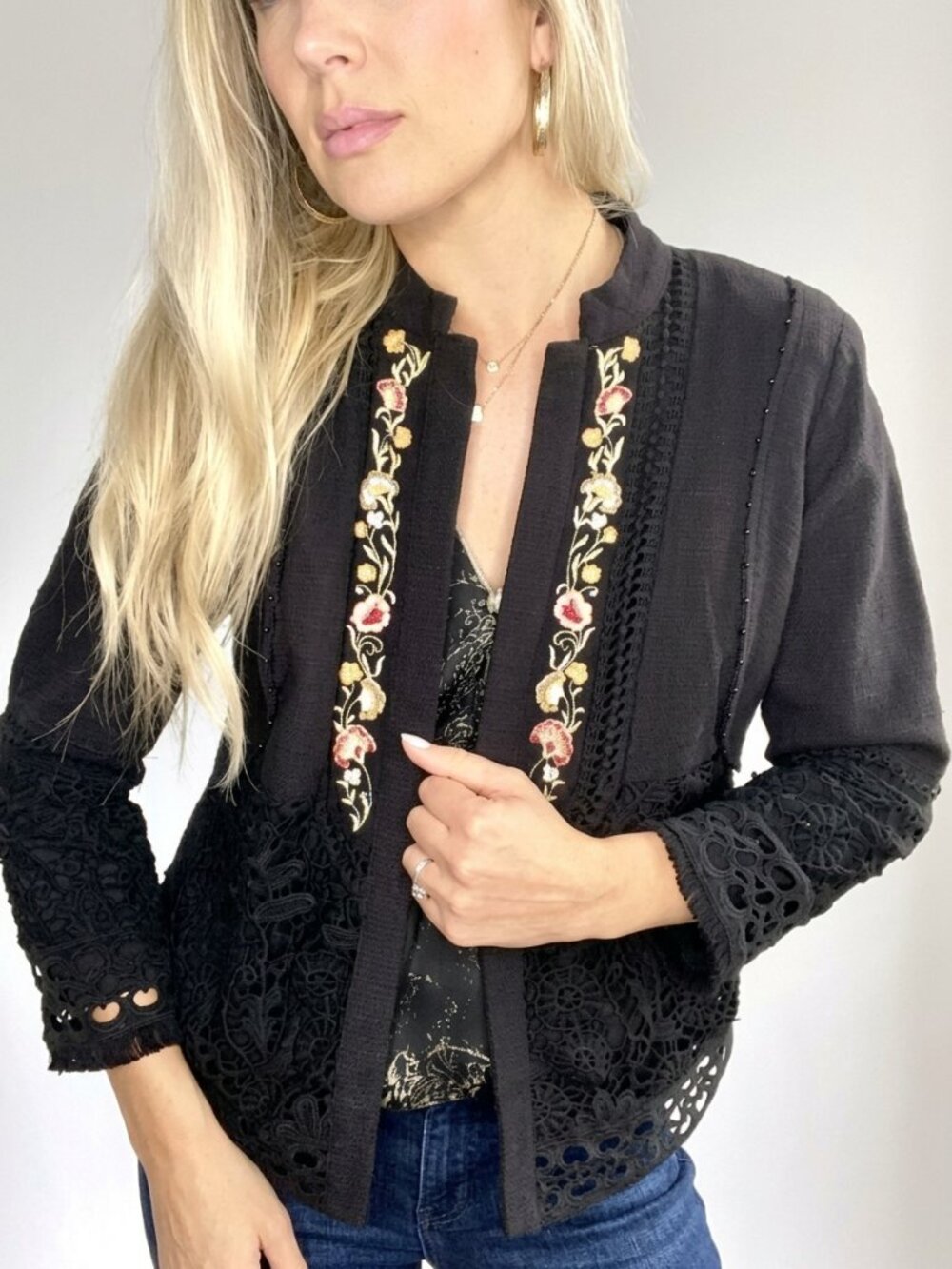 2/$30 Chico's Floral Embroidered Crochet Trimmed Blazer Jacket Black 4P #A5133